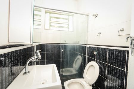 Casa à venda com 236m², 5 quartos e 3 vagas Casa à venda com 236m², 5 quartos e 3 vagasBanheiro 1