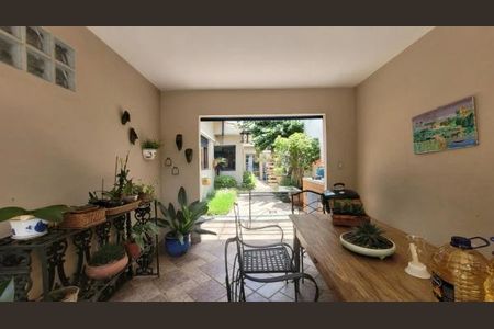 Casa à venda com 170m², 4 quartos e 2 vagas