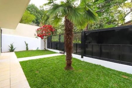 Casa à venda com 4 quartos, 277m² em Jardim Marajoara, São Paulo