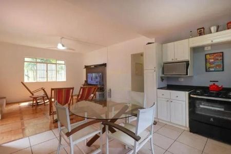 Casa à venda com 4 quartos, 277m² em Jardim Marajoara, São Paulo