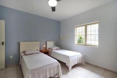 Casa à venda com 4 quartos, 277m² em Jardim Marajoara, São Paulo