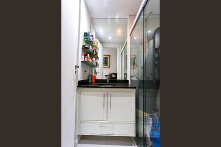 Apartamento à venda com 64m², 2 quartos e 1 vaga Apartamento à venda com 64m², 2 quartos e 1 vagaBanheiro da Suíte