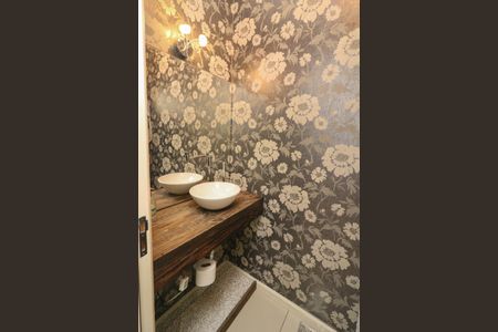 Casa à venda com 192m², 3 quartos e 2 vagasLavabo