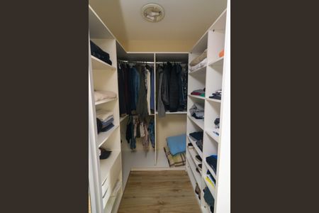 Casa à venda com 192m², 3 quartos e 2 vagasCloset da suíte