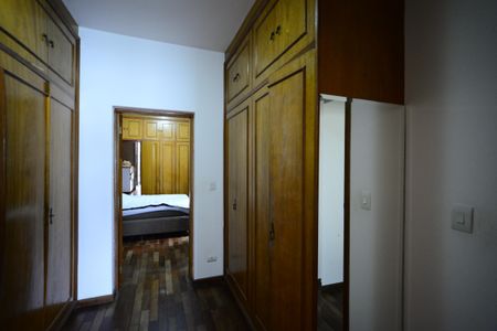 Casa à venda com 248m², 3 quartos e 2 vagasCorredor