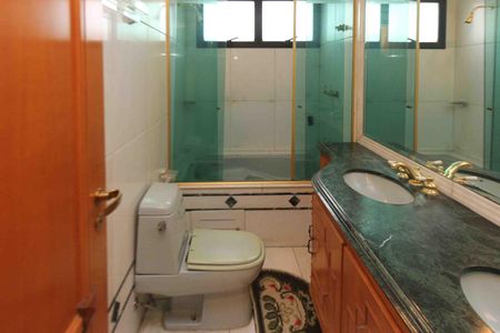 Apartamento à venda com 310m², 3 quartos e 4 vagasBanheiro da Suíte