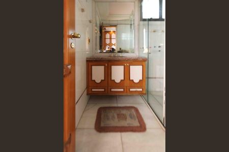 Apartamento à venda com 310m², 3 quartos e 4 vagasBanheiro da Suíte 2