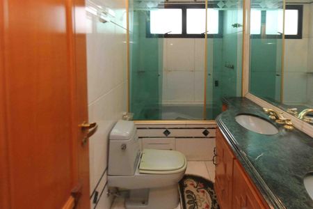 Apartamento à venda com 310m², 3 quartos e 4 vagasBanheiro da Suíte