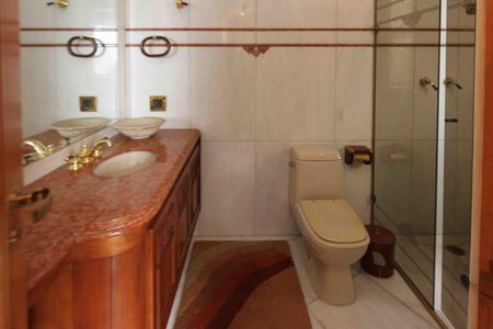 Apartamento à venda com 310m², 3 quartos e 4 vagasBanheiro da Suíte 03