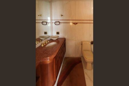 Apartamento à venda com 310m², 3 quartos e 4 vagasBanheiro da Suíte 03