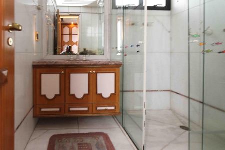 Apartamento à venda com 310m², 3 quartos e 4 vagasBanheiro da Suíte 2