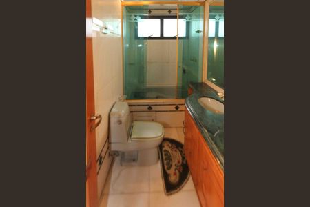 Apartamento à venda com 310m², 3 quartos e 4 vagasBanheiro da Suíte