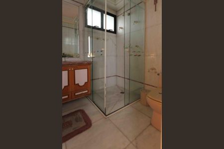 Apartamento à venda com 310m², 3 quartos e 4 vagasBanheiro da Suíte 2