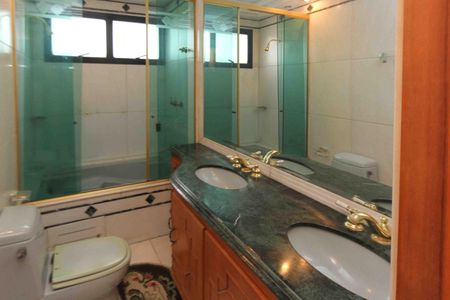 Apartamento à venda com 310m², 3 quartos e 4 vagasBanheiro da Suíte