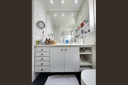 Apartamento à venda com 150m², 3 quartos e 2 vagas Apartamento à venda com 150m², 3 quartos e 2 vagasBanheiro da Suíte