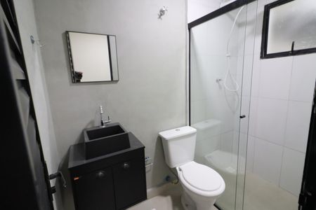 Banheiro de kitnet/studio para alugar com 1 quarto, 21m² em Presidente Altino, Osasco