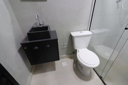 Banheiro de kitnet/studio para alugar com 1 quarto, 21m² em Presidente Altino, Osasco