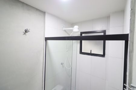 Banheiro de kitnet/studio para alugar com 1 quarto, 21m² em Presidente Altino, Osasco