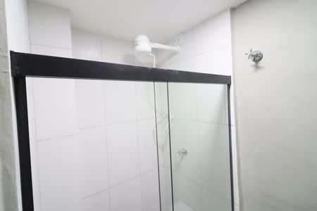 Banheiro de kitnet/studio para alugar com 1 quarto, 21m² em Presidente Altino, Osasco