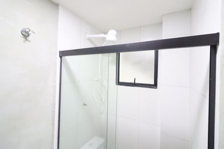 Banheiro de kitnet/studio para alugar com 1 quarto, 21m² em Presidente Altino, Osasco