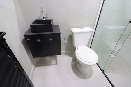 Banheiro de kitnet/studio para alugar com 1 quarto, 21m² em Presidente Altino, Osasco