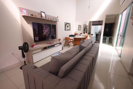 Sala de casa para alugar com 3 quartos, 138m² em Jardim Atlantico, Goiânia