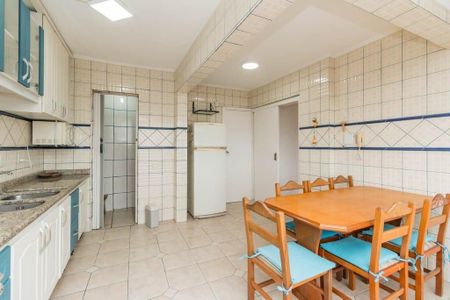 Cozinha de apartamento para alugar com 3 quartos, 88m² em Santa Maria Goretti, Porto Alegre