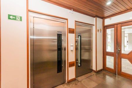 Elevador de apartamento para alugar com 3 quartos, 88m² em Santa Maria Goretti, Porto Alegre