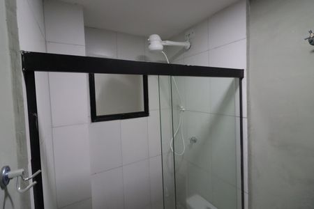 Banheiro de kitnet/studio para alugar com 1 quarto, 21m² em Presidente Altino, Osasco