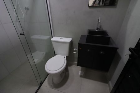 Banheiro de kitnet/studio para alugar com 1 quarto, 21m² em Presidente Altino, Osasco