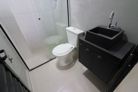 Banheiro de kitnet/studio para alugar com 1 quarto, 21m² em Presidente Altino, Osasco