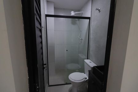 Banheiro de kitnet/studio para alugar com 1 quarto, 21m² em Presidente Altino, Osasco