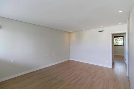 Casa à venda com 2104m², 4 quartos e 10 vagas Casa à venda com 2104m², 4 quartos e 10 vagasSuíte 4