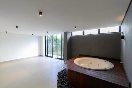 Casa à venda com 2104m², 4 quartos e 10 vagas Casa à venda com 2104m², 4 quartos e 10 vagasSpa