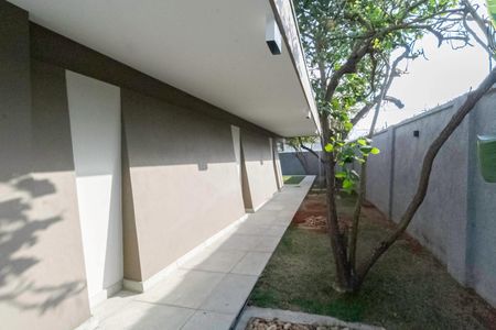Casa à venda com 2104m², 4 quartos e 10 vagas Casa à venda com 2104m², 4 quartos e 10 vagasQuintal