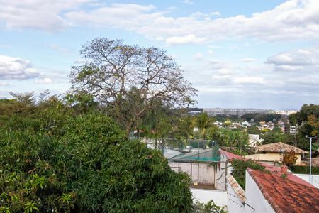 Casa à venda com 2104m², 4 quartos e 10 vagas Casa à venda com 2104m², 4 quartos e 10 vagasVista