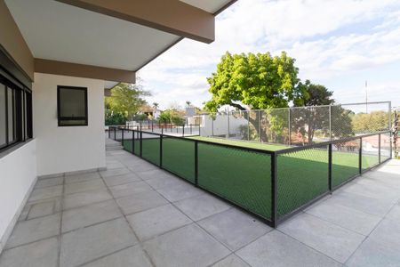 Casa à venda com 2104m², 4 quartos e 10 vagas Casa à venda com 2104m², 4 quartos e 10 vagasQuintal