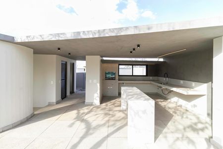 Casa à venda com 2104m², 4 quartos e 10 vagas Casa à venda com 2104m², 4 quartos e 10 vagasChurrasqueira