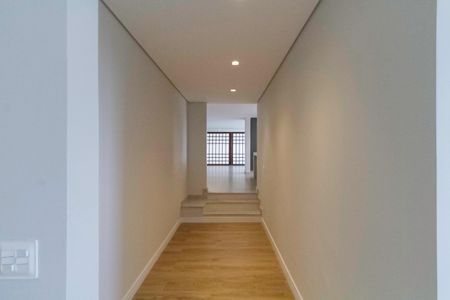 Casa à venda com 2104m², 4 quartos e 10 vagas Casa à venda com 2104m², 4 quartos e 10 vagasCorredor