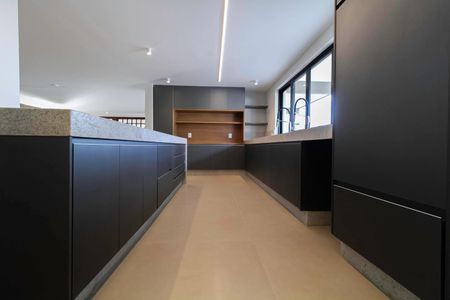 Casa à venda com 2104m², 4 quartos e 10 vagas Casa à venda com 2104m², 4 quartos e 10 vagasCozinha