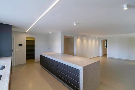 Casa à venda com 2104m², 4 quartos e 10 vagas Casa à venda com 2104m², 4 quartos e 10 vagasCozinha