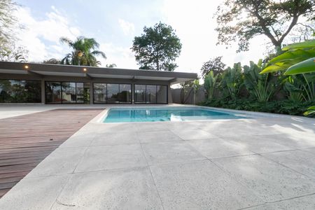 Casa à venda com 2104m², 4 quartos e 10 vagas Casa à venda com 2104m², 4 quartos e 10 vagasPiscina