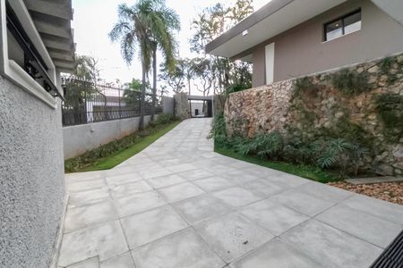 Casa à venda com 2104m², 4 quartos e 10 vagas Casa à venda com 2104m², 4 quartos e 10 vagasGaragem