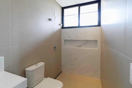 Casa à venda com 2104m², 4 quartos e 10 vagas Casa à venda com 2104m², 4 quartos e 10 vagasBanheiro da suíte 3