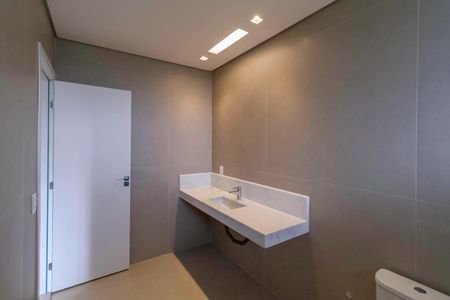 Casa à venda com 2104m², 4 quartos e 10 vagas Casa à venda com 2104m², 4 quartos e 10 vagasBanheiro da suíte 1