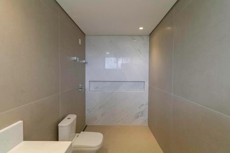 Casa à venda com 2104m², 4 quartos e 10 vagas Casa à venda com 2104m², 4 quartos e 10 vagasBanheiro da suíte 2