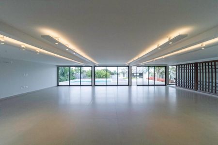 Casa à venda com 2104m², 4 quartos e 10 vagas Casa à venda com 2104m², 4 quartos e 10 vagasSala 1