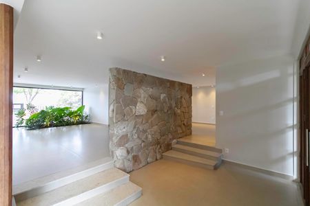 Casa à venda com 2104m², 4 quartos e 10 vagas Casa à venda com 2104m², 4 quartos e 10 vagasSala 2