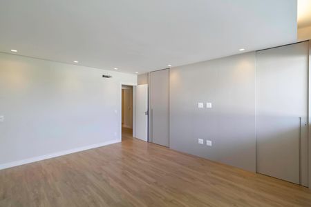 Casa à venda com 2104m², 4 quartos e 10 vagas Casa à venda com 2104m², 4 quartos e 10 vagasSuíte 4