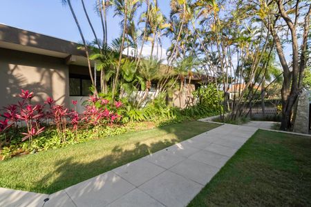 Casa à venda com 2104m², 4 quartos e 10 vagas Casa à venda com 2104m², 4 quartos e 10 vagasJardim